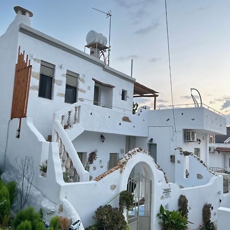 Sonia'S Luxury Apartment With Jacuzzi Kamilari Exterior photo