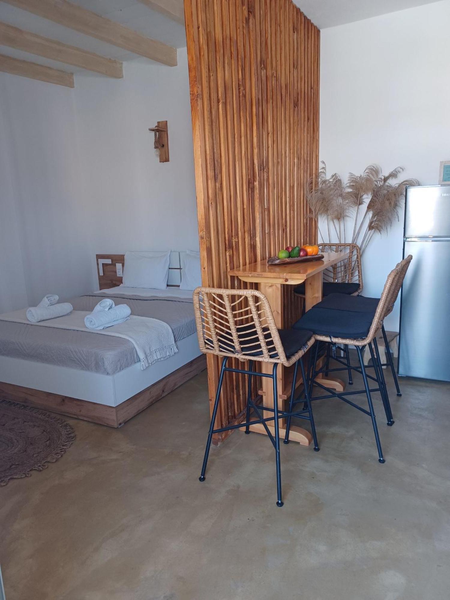 Sonia'S Luxury Apartment With Jacuzzi Kamilari Exterior photo