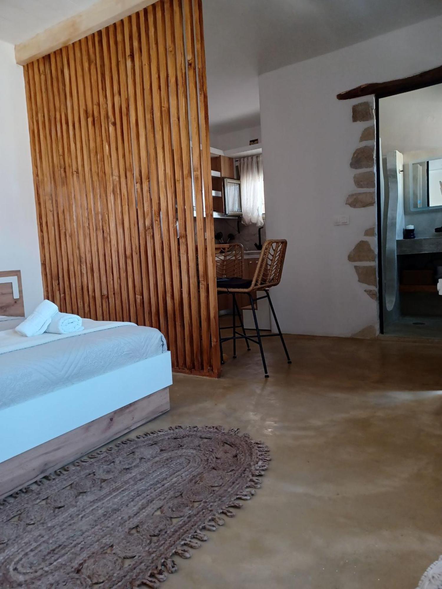 Sonia'S Luxury Apartment With Jacuzzi Kamilari Exterior photo