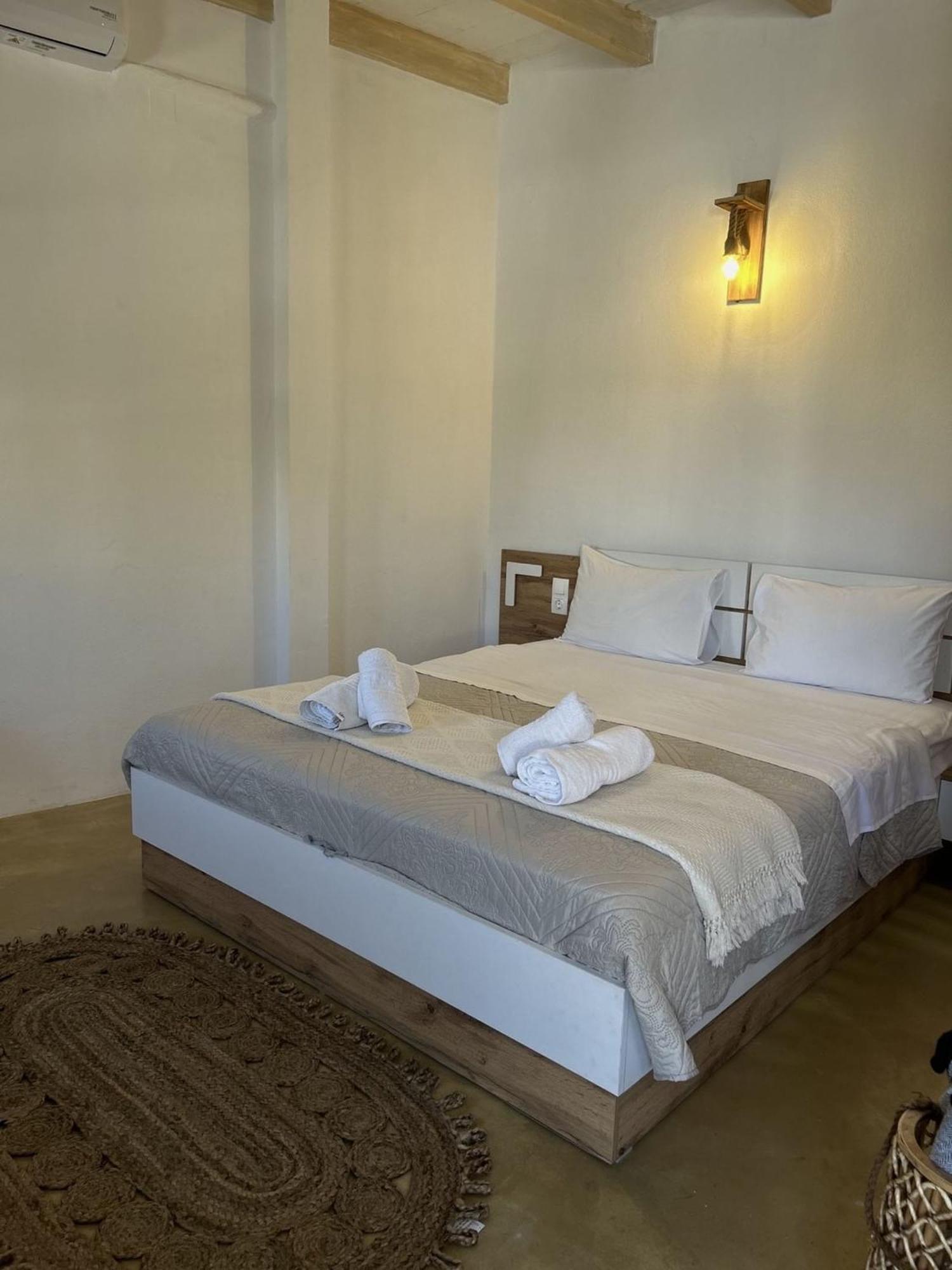 Sonia'S Luxury Apartment With Jacuzzi Kamilari Exterior photo