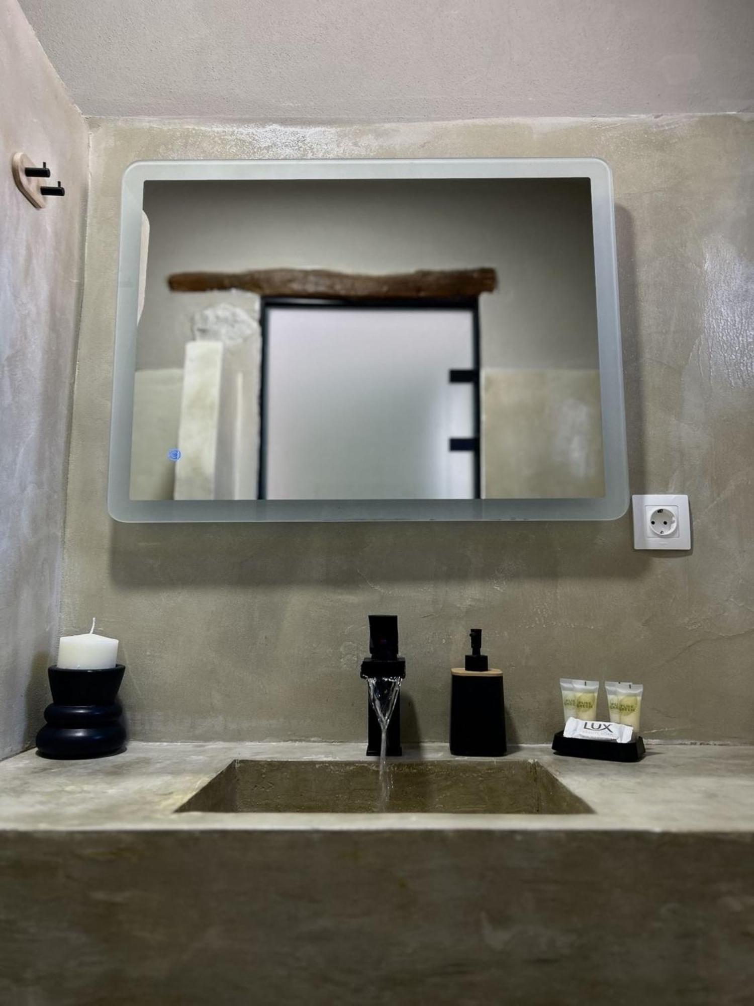Sonia'S Luxury Apartment With Jacuzzi Kamilari Exterior photo